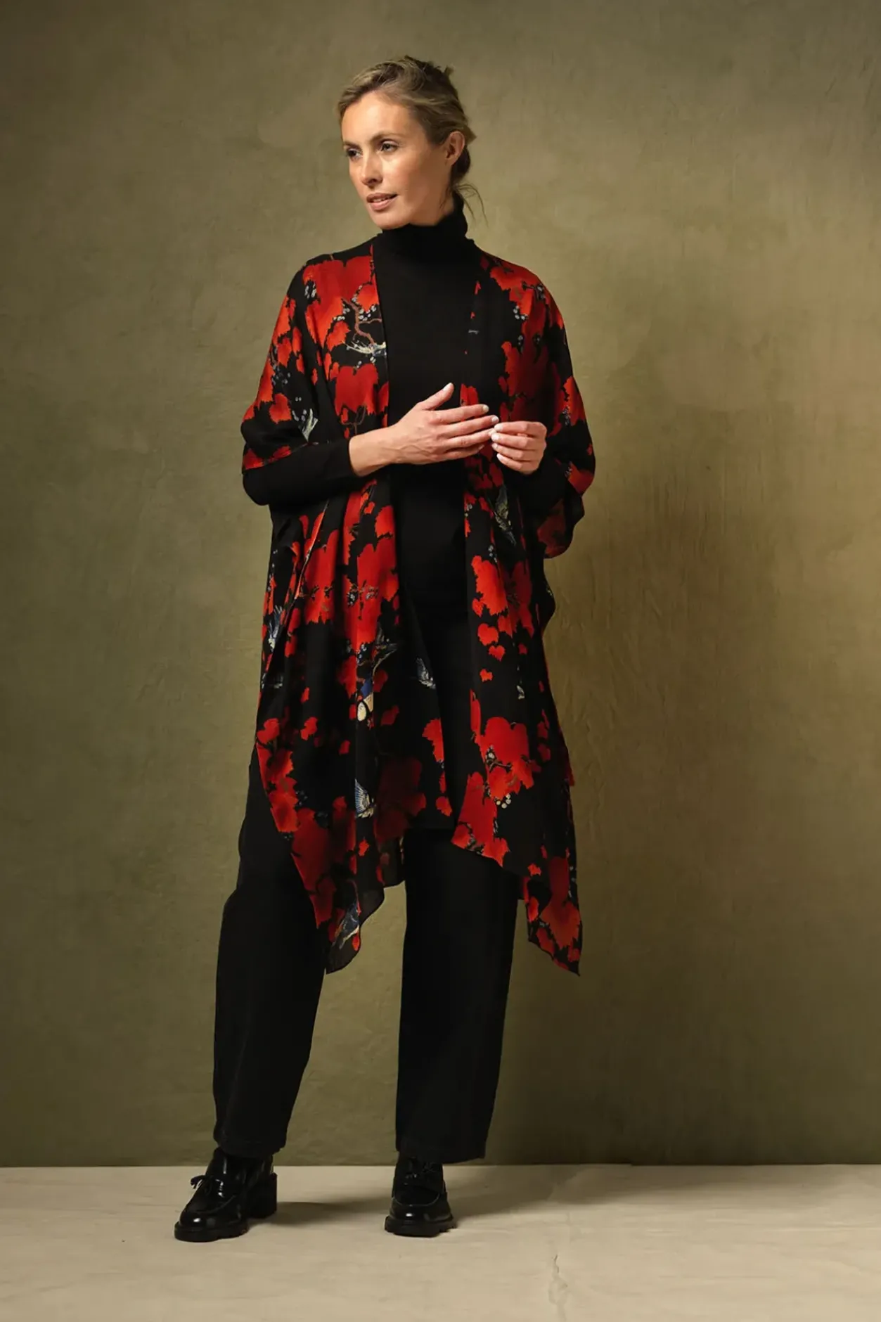Hot One Hundred Stars Acer Black Wool Throwover