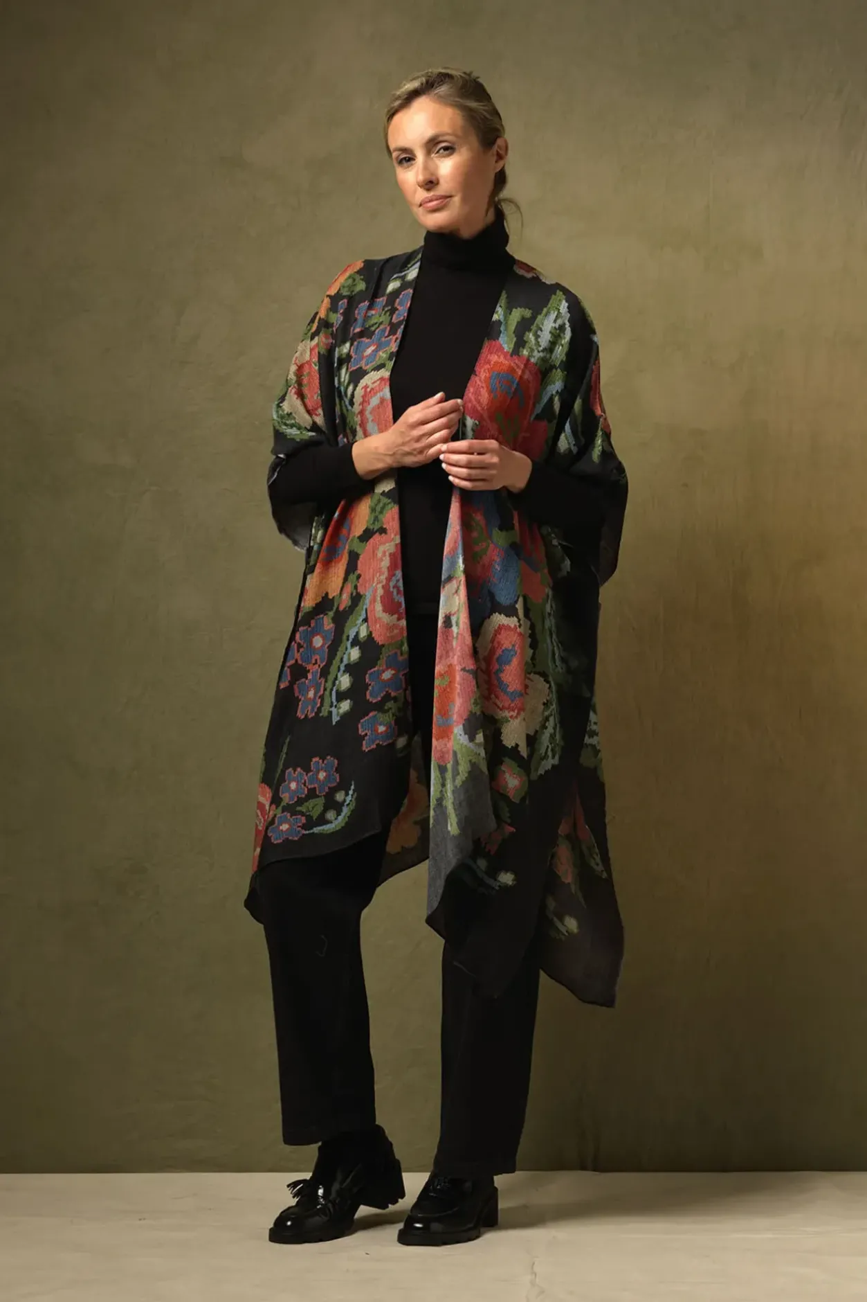 New One Hundred Stars Woven Flower Black Wool Throwover