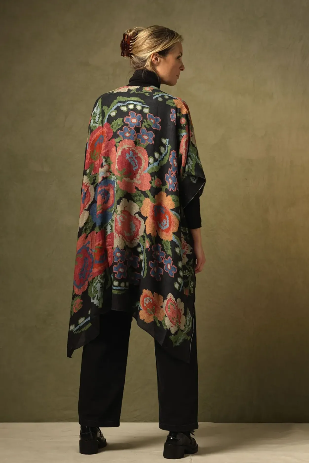New One Hundred Stars Woven Flower Black Wool Throwover